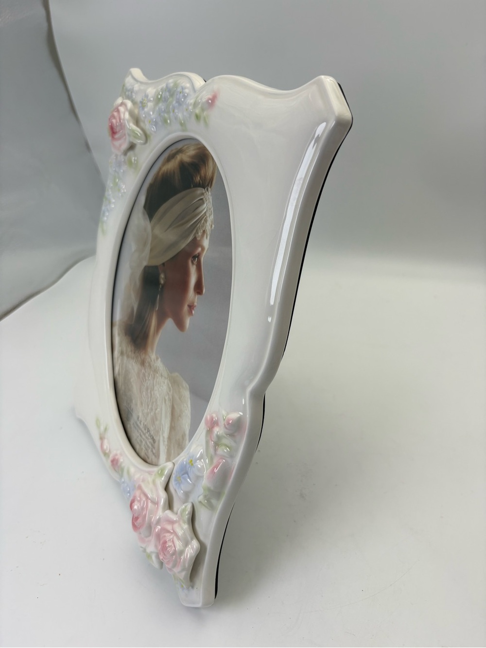 Gorgeous Vintage ELSA White Ceramic Picture Frame with Pink Rose Accents - 8x10 - Picture 3 of 13
